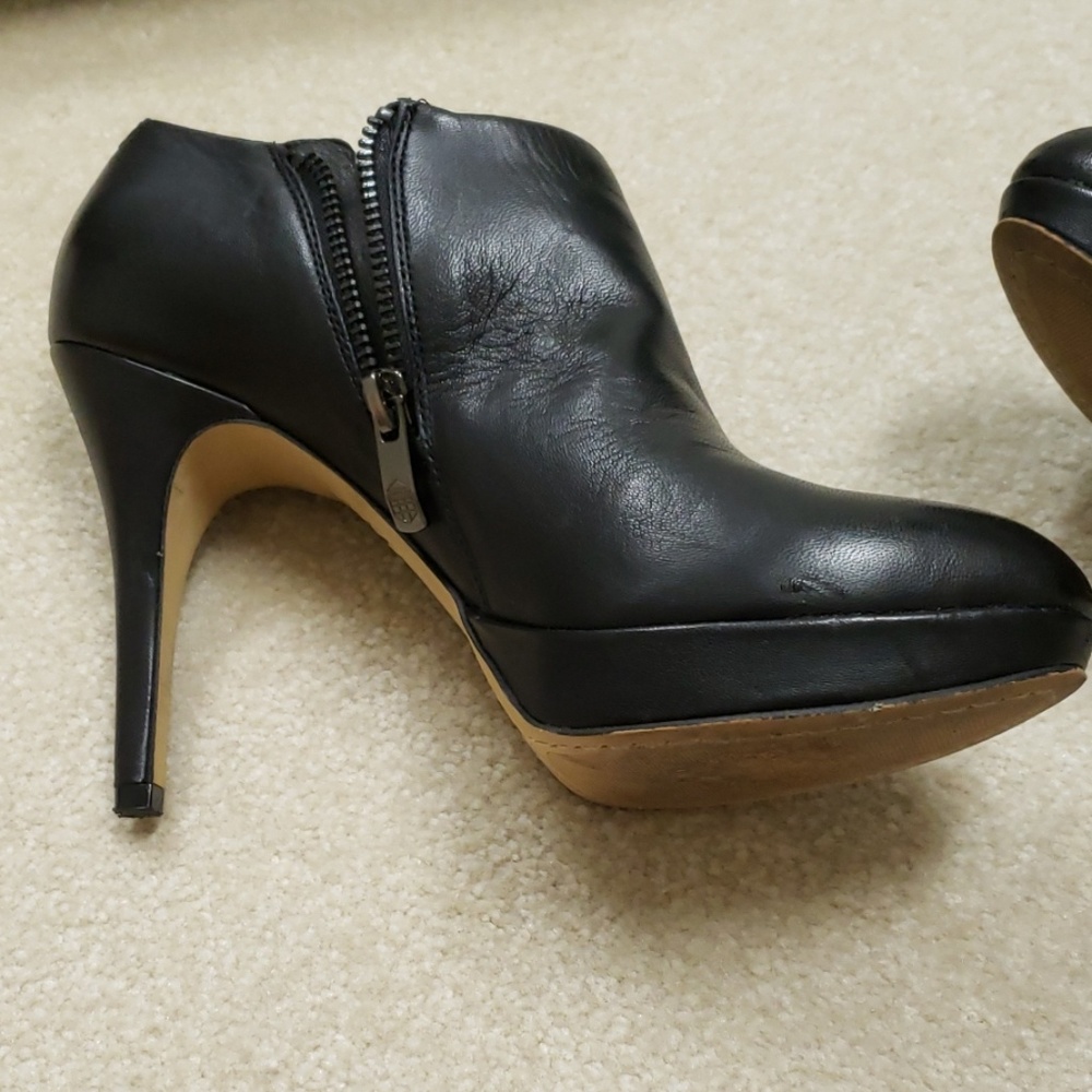 Vince Camuto shoe boot heels - Picture 3 of 3